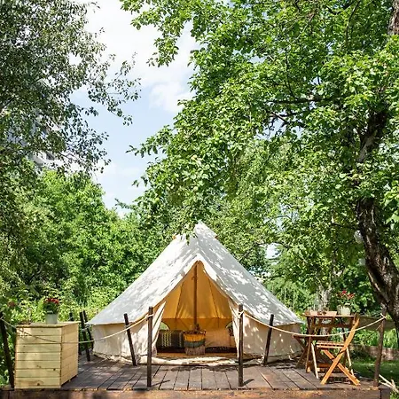 Dragonfly Gardens Urban Glamping Brasov Hotel Exterior photo