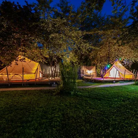 Dragonfly Gardens Urban Glamping Brasov Hotel Exterior photo