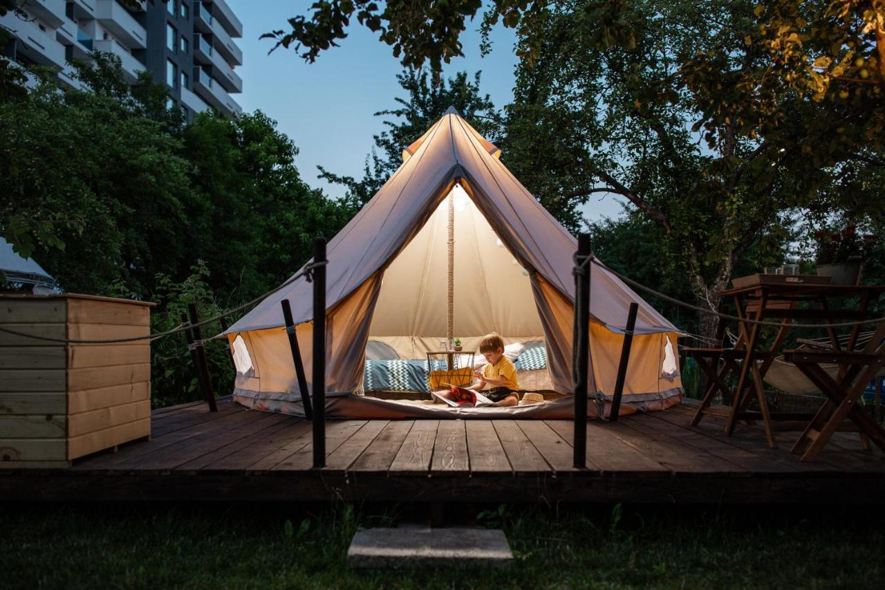 Dragonfly Gardens Urban Glamping Luxury tent *